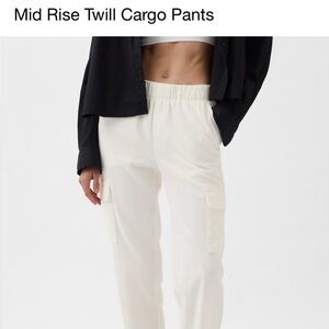 Brand new never worn! Mid rise twill cargo pants